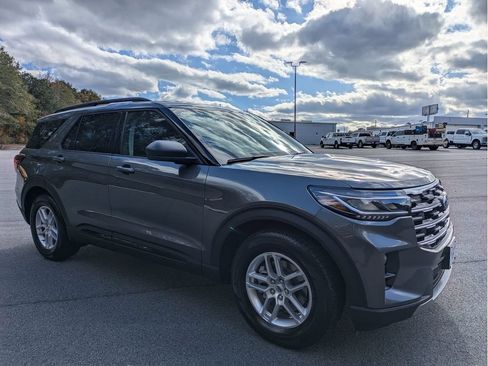 Used 2026 Ford Explorer Active w/ Active Comfort Package RWD image 4