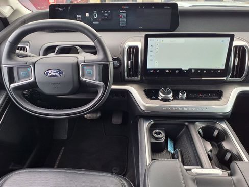 Used 2025 Ford Expedition Platinum AWD/4WD image 13