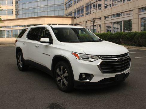 Used 2019 Chevrolet Traverse LT w/ LT Premium Package AWD/4WD image 1