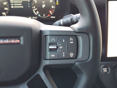New 2026 Land Rover Defender 110 X-Dynamic SE image 30