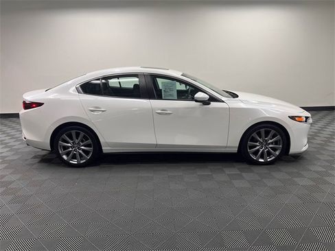 Used 2022 MAZDA MAZDA3 s image 4