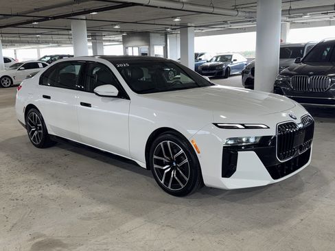 Used 2025 BMW 760i xDrive w/ Executive Package AWD/4WD image 2