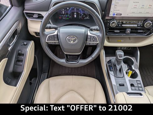 Used 2023 Toyota Highlander Limited image 18