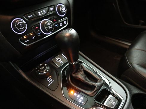 Used 2019 Jeep Cherokee Limited AWD/4WD image 27