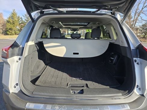 Used 2023 Nissan Rogue SV w/ SV Premium B Package image 17