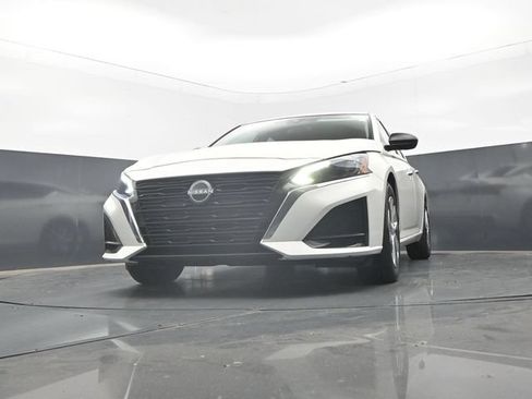 Used 2025 Nissan Altima 2.5 S FWD image 26