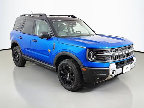 Used 2025 Ford Bronco Sport Badlands AWD/4WD image 2