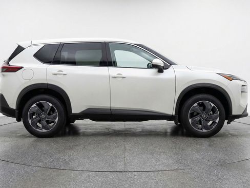 Used 2025 Nissan Rogue SV image 11