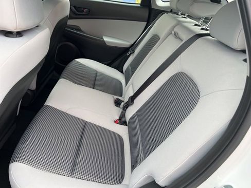 Used 2023 Hyundai Kona SE image 19