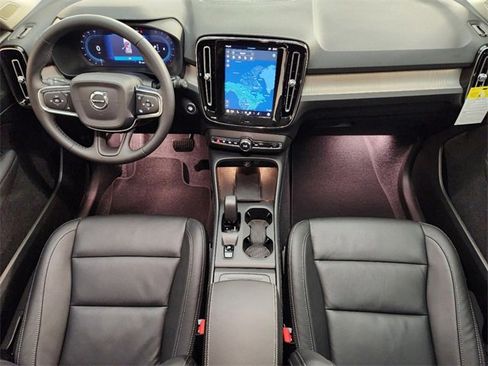 New 2025 Volvo XC40 B5 Core w/ Protection Package Premier image 4
