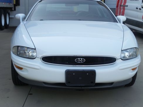 Used 1995 Buick Riviera Coupe image 8