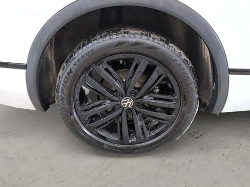 Used 2022 Volkswagen Tiguan SE R-Line image 7