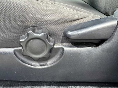 Used 2018 Toyota Tacoma TRD Sport image 19