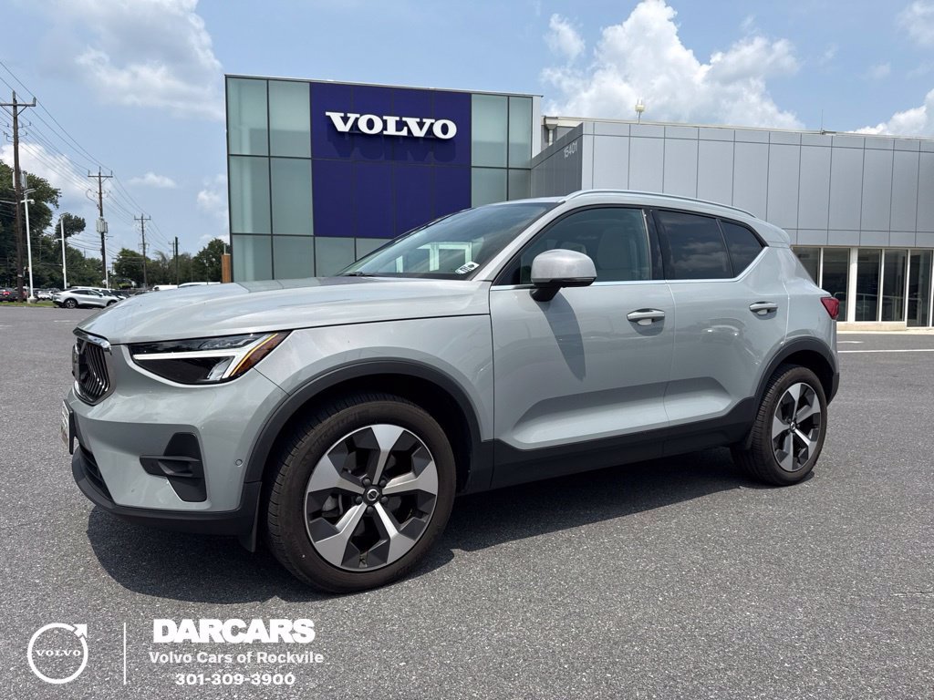 Certified 2024 Volvo XC40 B5 Plus w/ Climate Package AWD/4WD image 1