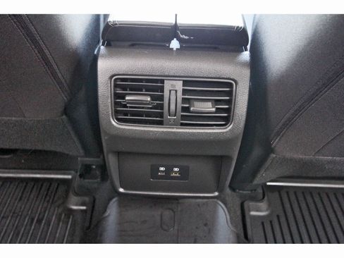 Used 2023 Nissan Rogue SV FWD image 15