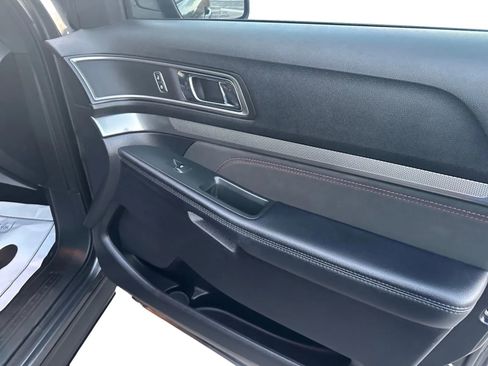 Used 2019 Ford Explorer XLT w/ Equipment Group 202A FWD image 22