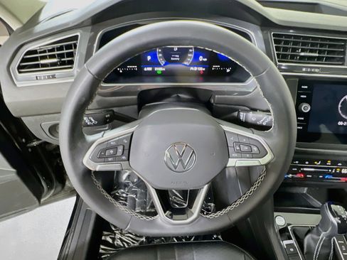 Used 2022 Volkswagen Tiguan SE AWD/4WD image 11