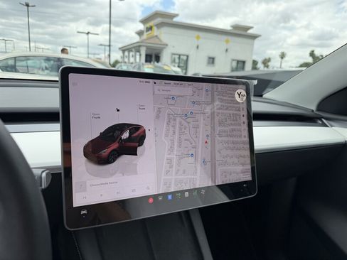 Used 2024 Tesla Model Y 2WD image 15