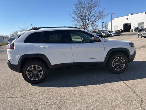Used 2019 Jeep Cherokee Trailhawk w/ Cold Weather Group image 6