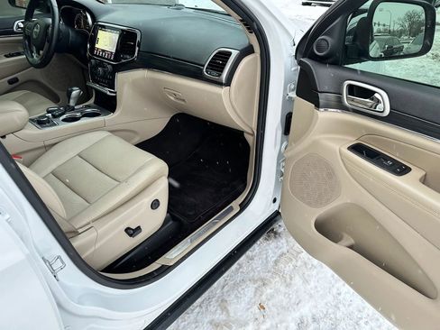 Used 2019 Jeep Grand Cherokee Limited w/ Luxury Group II AWD/4WD image 17