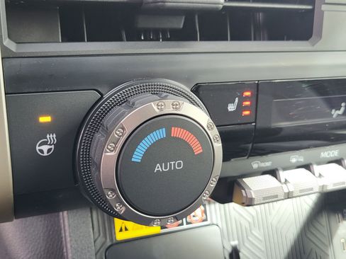 Certified 2025 Toyota Tacoma SR5 image 25