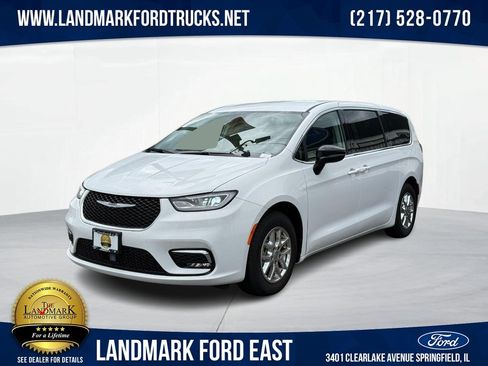 Used 2024 Chrysler Pacifica Touring-L FWD image 1
