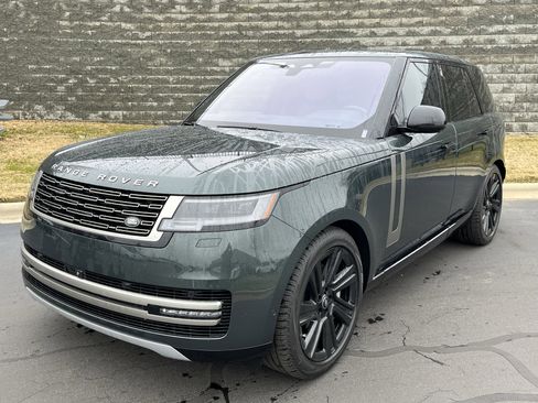 Used 2023 Land Rover Range Rover SE image 2