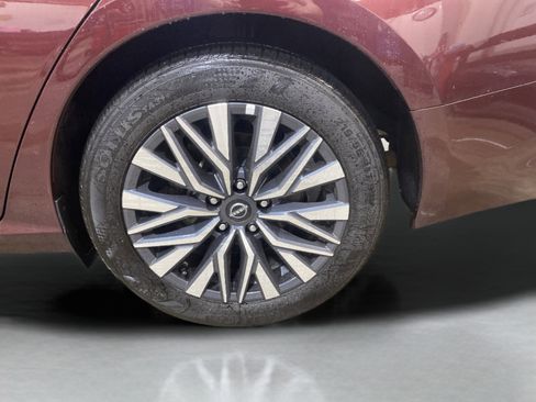 Used 2025 Nissan Altima 2.5 SV FWD image 9