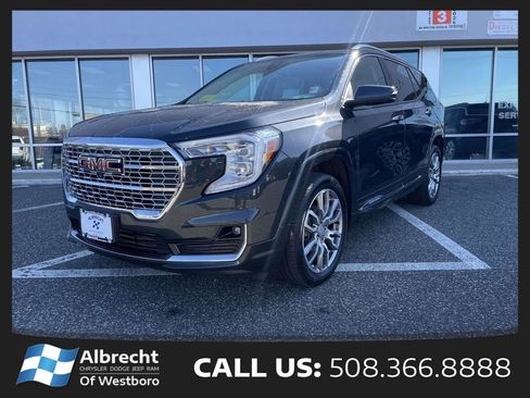 Used 2022 GMC Terrain Denali w/ Denali Premium Package AWD/4WD image 1