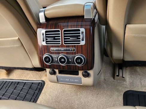 Used 2017 Land Rover Range Rover HSE image 44