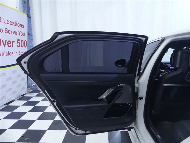 Used 2024 BMW i7 xDrive60 w/ Premium Package AWD/4WD image 28