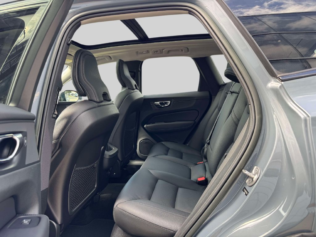 Used 2023 Volvo XC60 B5 Plus w/ Climate Package AWD/4WD image 13