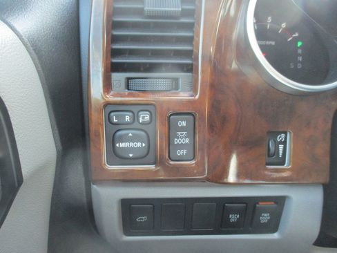 Used 2008 Toyota Sequoia Limited RWD image 21