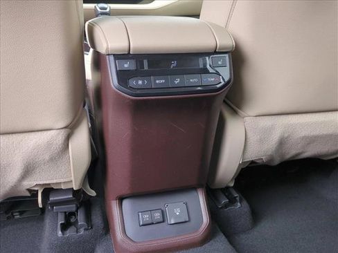 Used 2020 Toyota Highlander Platinum FWD image 19