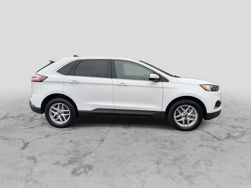 Used 2024 Ford Edge SEL image 9