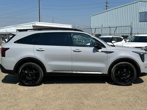 Used 2024 Kia Sorento SX AWD/4WD image 3