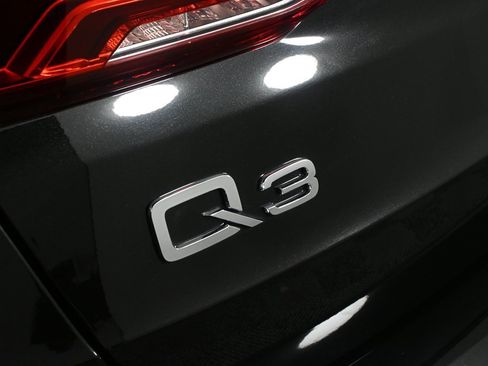 Used 2020 Audi Q3 2.0T Premium w/ Convenience Package image 27