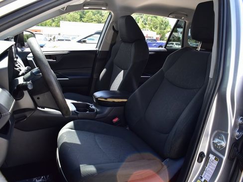 Used 2020 Toyota RAV4 XLE image 15