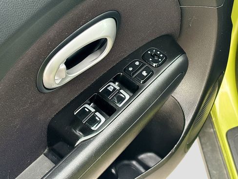 Used 2019 Kia Soul image 17