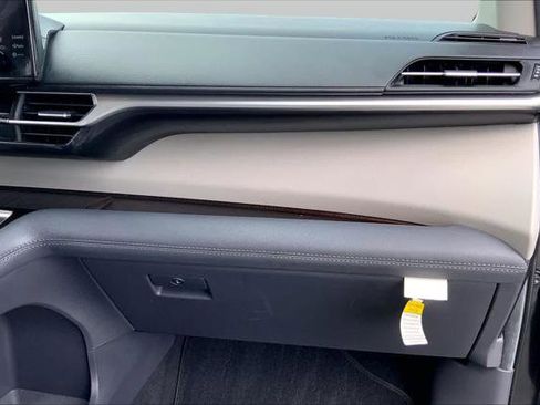 Certified 2024 Toyota Sienna LE FWD image 18