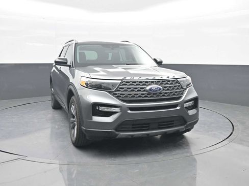 Used 2024 Ford Explorer XLT w/ Equipment Group 202A AWD/4WD image 2