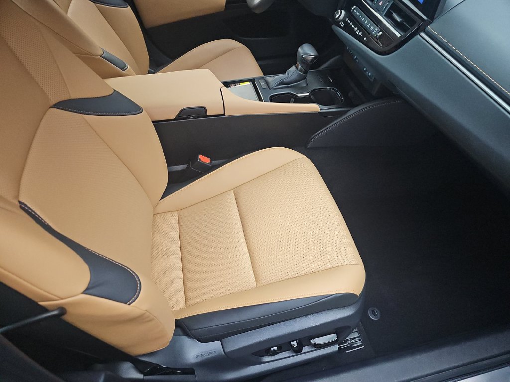 Used 2024 Lexus ES 350 w/ Premium Package FWD image 4