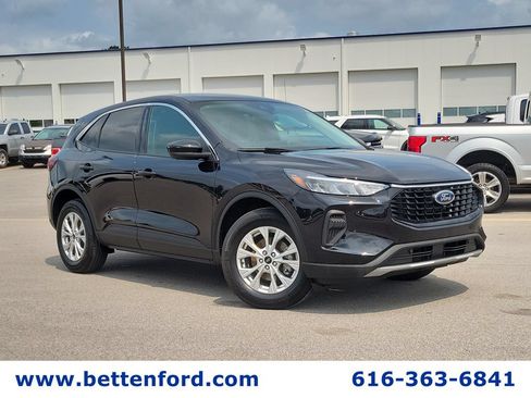 Used 2023 Ford Escape Active w/ Tech Pack #2 AWD/4WD image 1