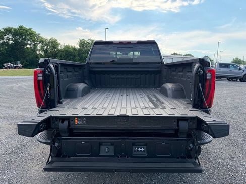 Used 2024 GMC Sierra 3500 Denali Ultimate AWD/4WD image 18