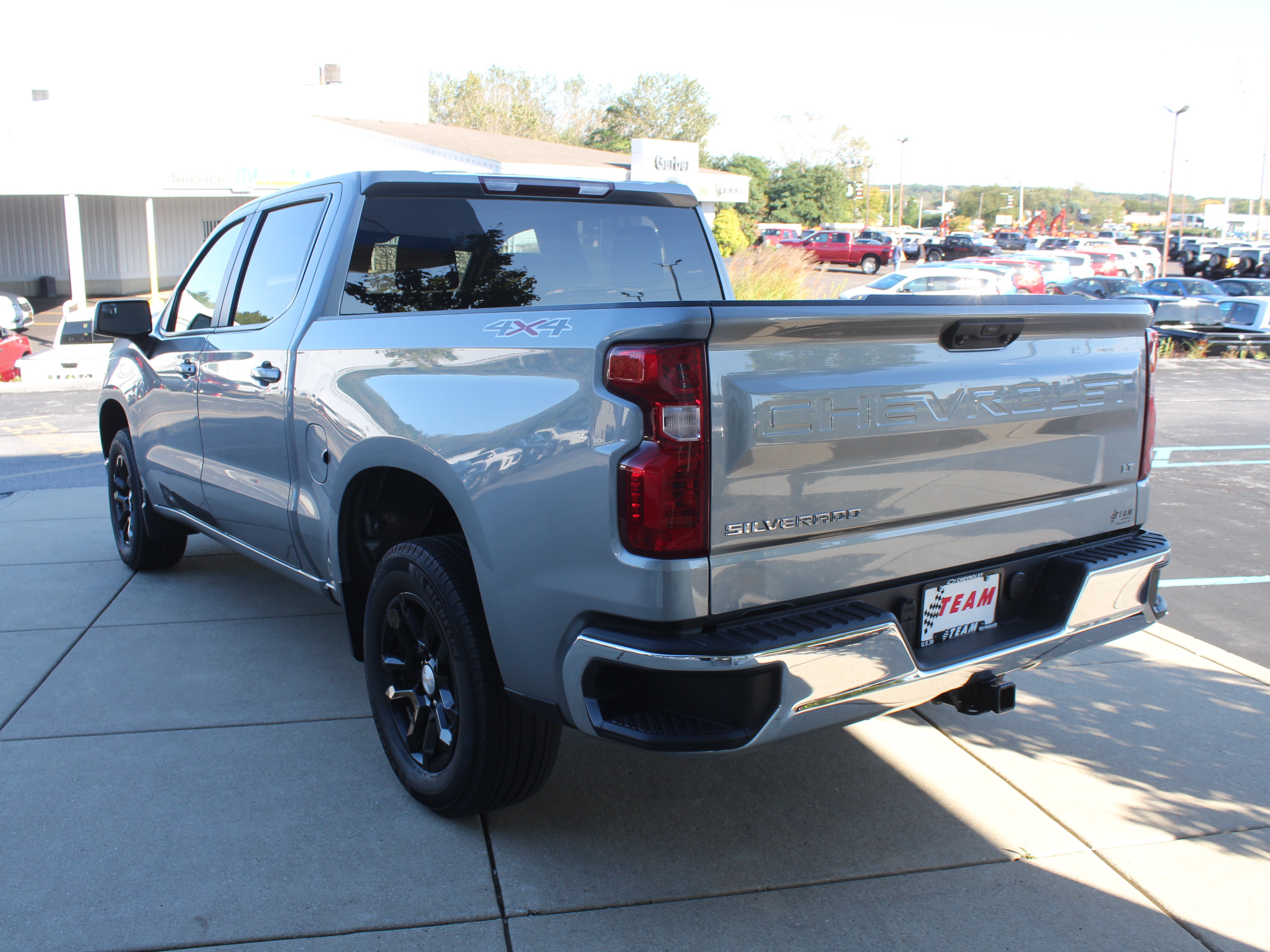 Used 2023 Chevrolet Silverado 1500 LT AWD/4WD image 8