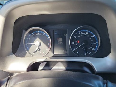 Used 2018 Toyota RAV4 LE image 17