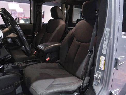 Used 2018 Jeep Wrangler Unlimited Sport S AWD/4WD image 4