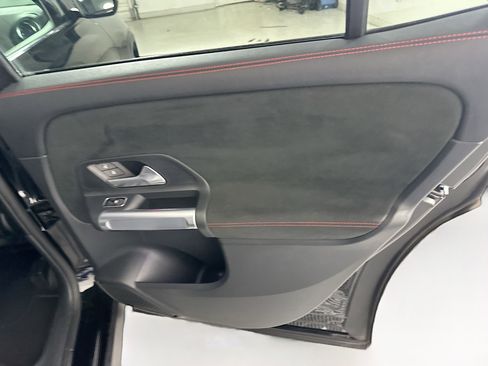 Used 2023 Mercedes-Benz GLB 250 GLB 250 image 31