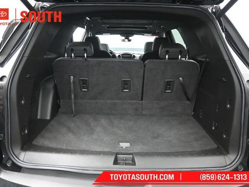 Used 2023 Chevrolet Traverse LT w/ LT Premium Package AWD/4WD image 30