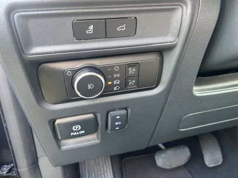 Used 2024 Ford Expedition Limited image 21